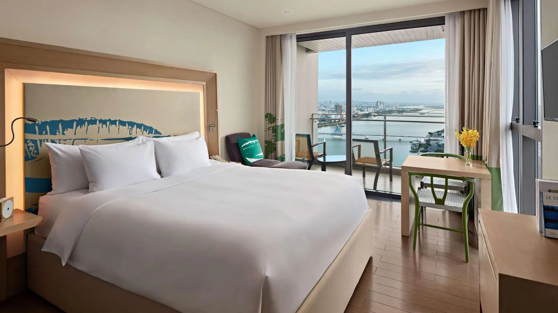 Novotel Danang Premier Han River 5*, Дананг